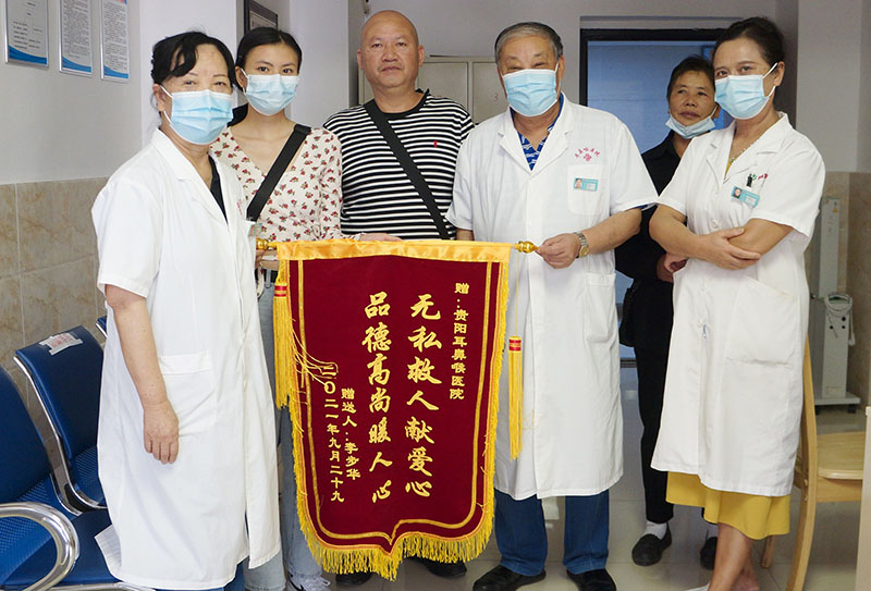 這雙溫暖的手伸得好及時(shí)！貴陽(yáng)這家醫(yī)院的救助溫暖了困難群眾的心